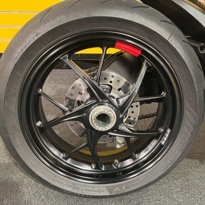 2023 DUCATI STREETFIGHTER V2 Green