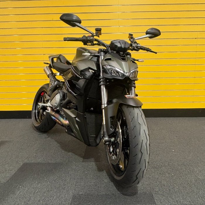 2023 DUCATI STREETFIGHTER V2 Green