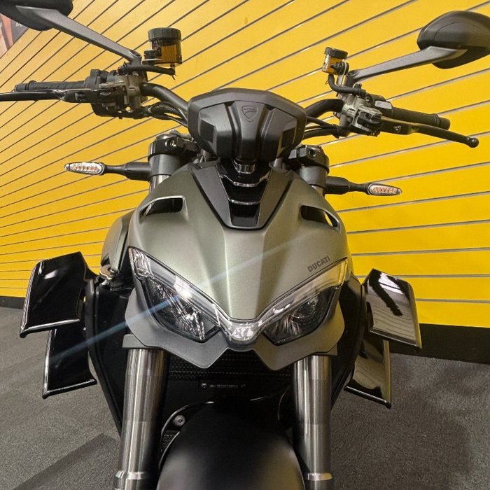 2023 DUCATI STREETFIGHTER V2 Green