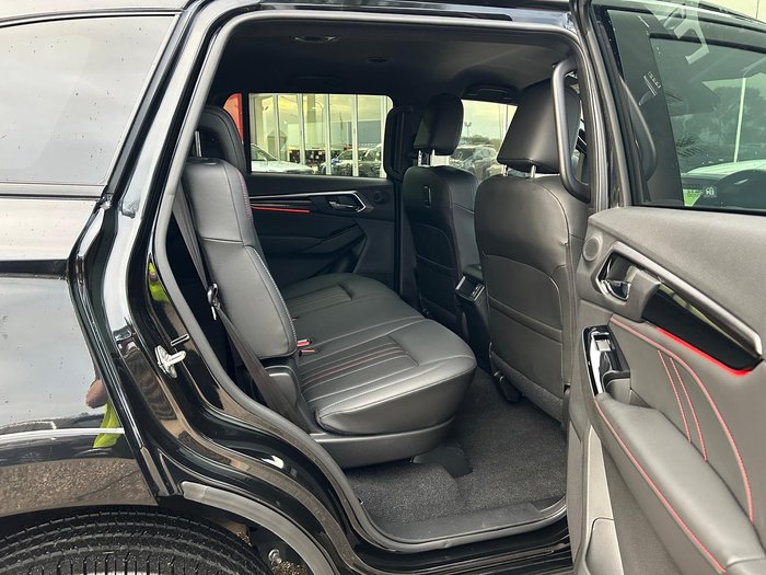 2025 Isuzu MU-X X-TERRAIN