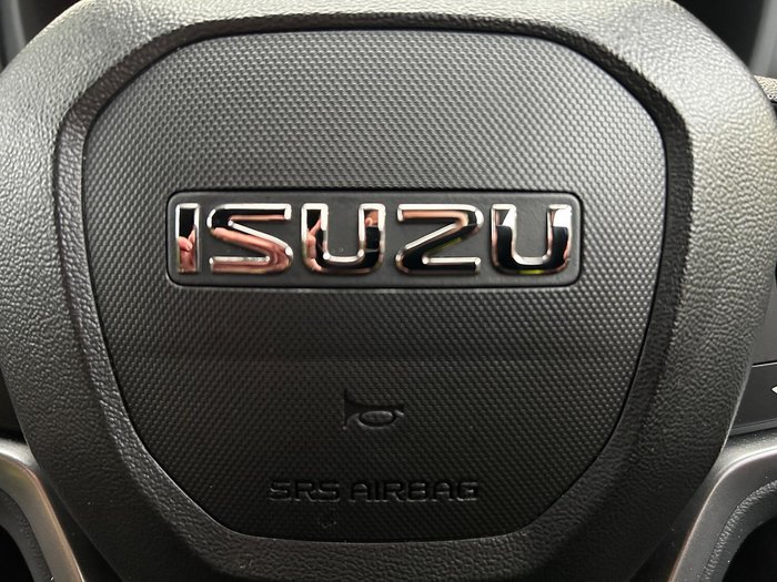 2025 Isuzu MU-X X-TERRAIN