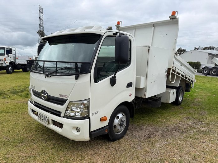 2015 Hino 300 Series