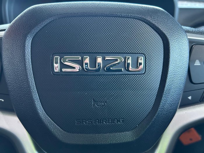 2025 Isuzu D-MAX LS-M