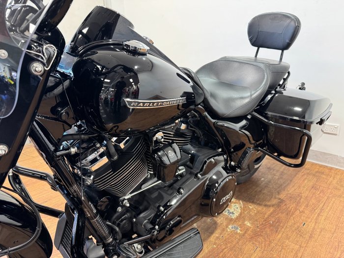 2019 Harley-Davidson FLHRXS ROAD KING SP CUSTOM Black