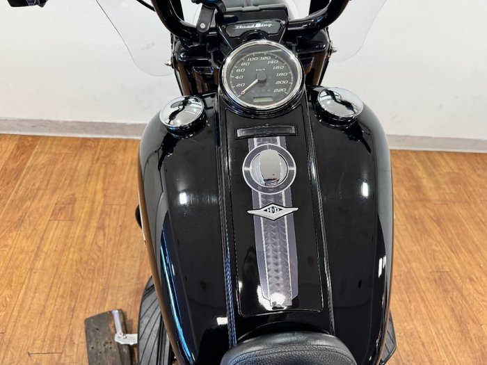 2019 Harley-Davidson FLHRXS ROAD KING SP CUSTOM Black