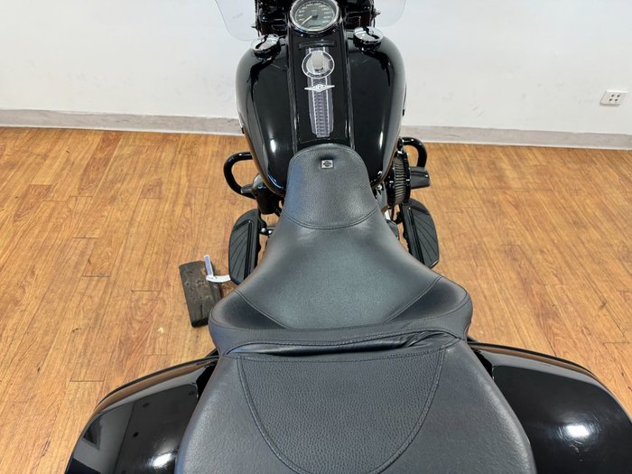 2019 Harley-Davidson FLHRXS ROAD KING SP CUSTOM Black