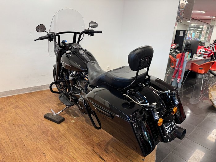 2019 Harley-Davidson FLHRXS ROAD KING SP CUSTOM Black