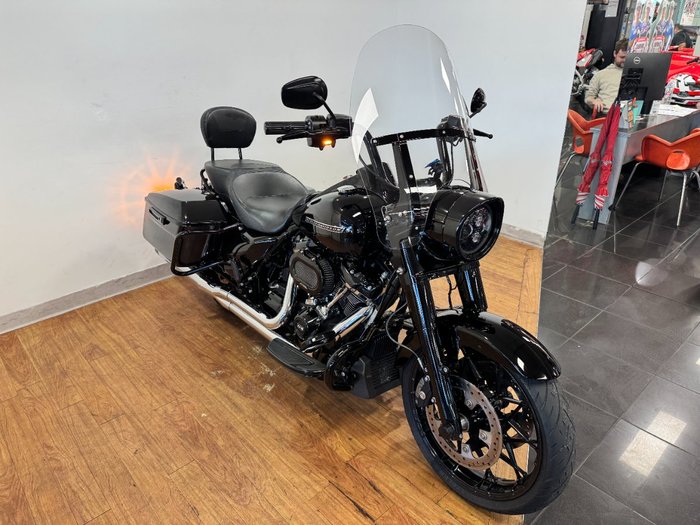 2019 Harley-Davidson FLHRXS ROAD KING SP CUSTOM Black