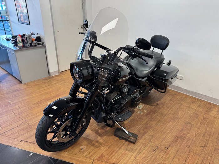 2019 Harley-Davidson FLHRXS ROAD KING SP CUSTOM Black
