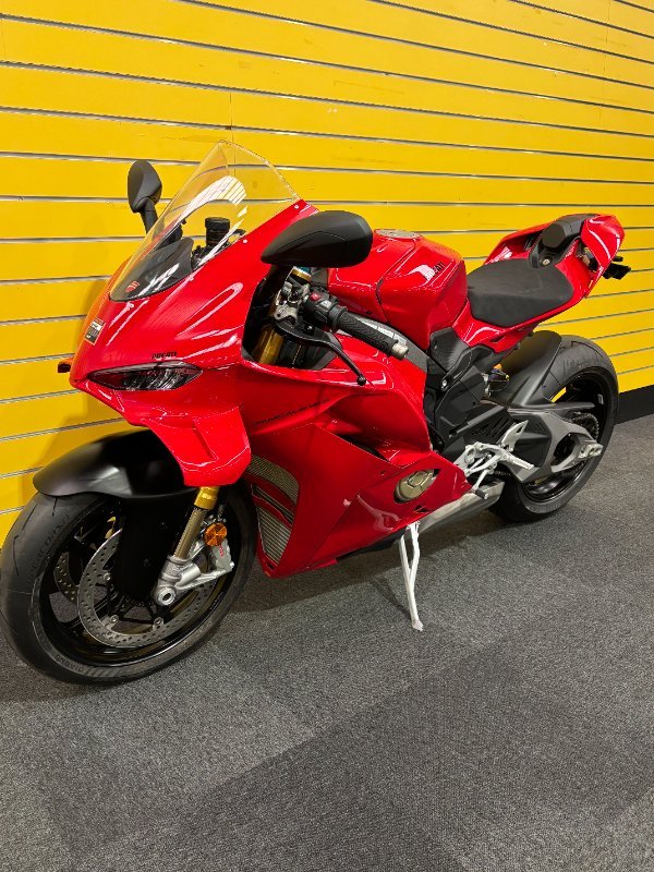 2024 DUCATI PANIGALE V4R Red