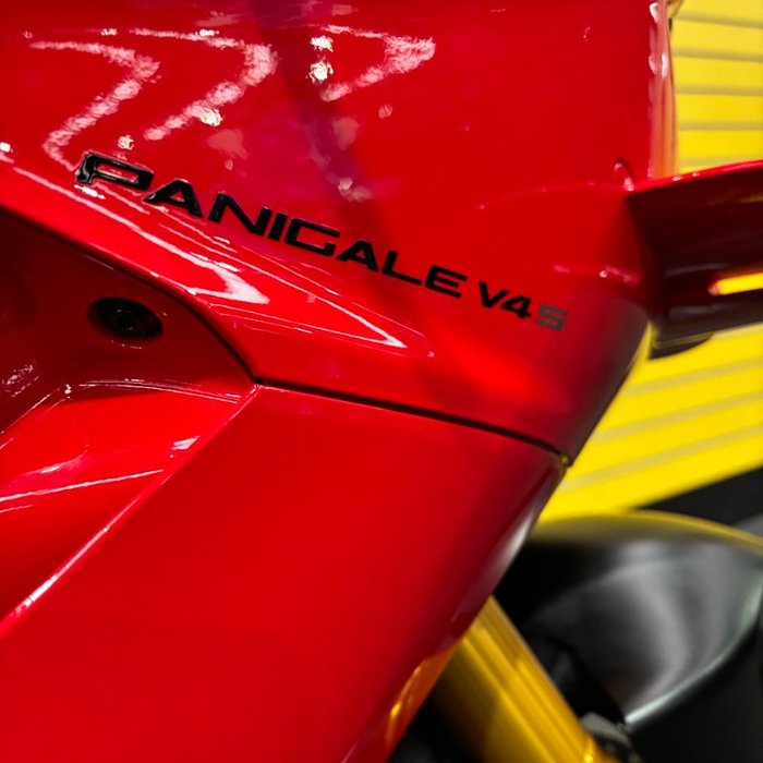 2024 DUCATI PANIGALE V4R Red