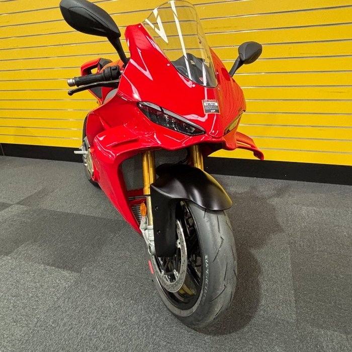 2024 DUCATI PANIGALE V4R Red
