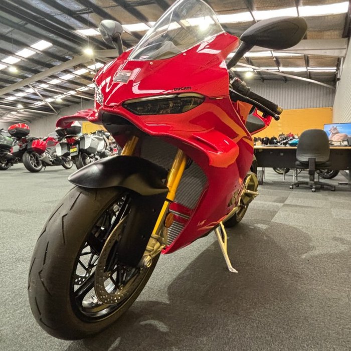 2024 DUCATI PANIGALE V4R Red