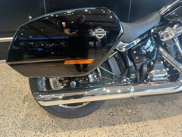 Harley-Davidson Low Rider ST 117 (FXLRST) Softail