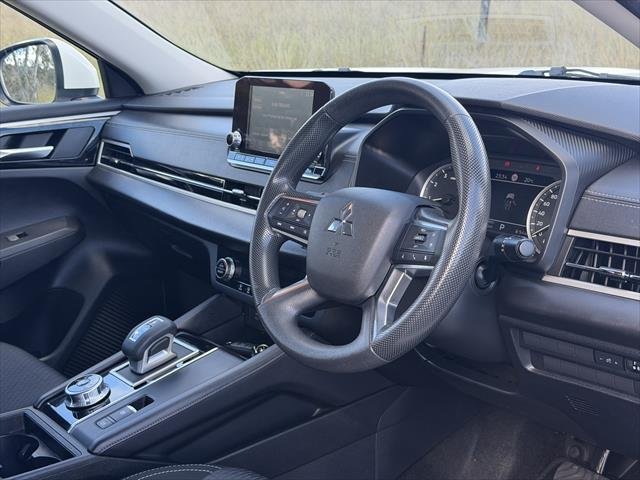 2023 Mitsubishi Outlander ES