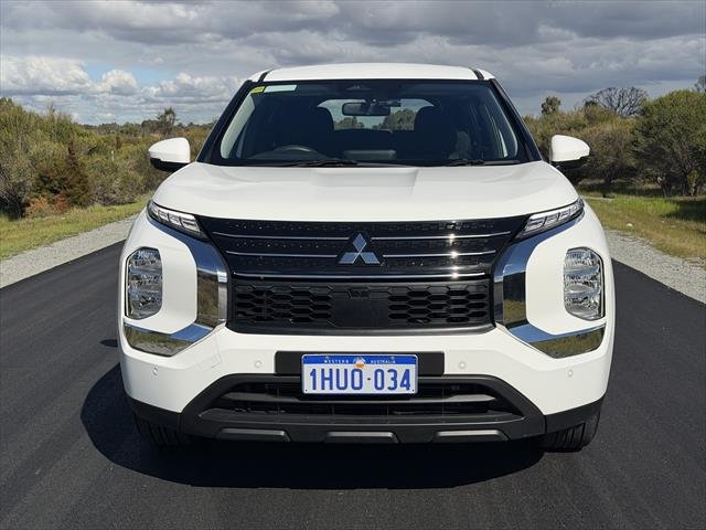 2023 Mitsubishi Outlander ES