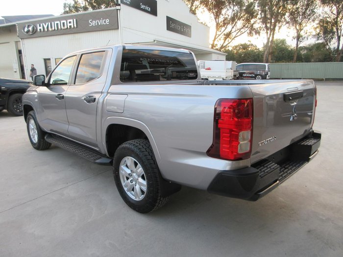2026 Mitsubishi Triton GLX+