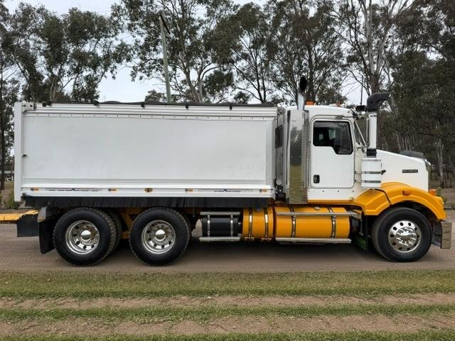 2013 Kenworth T400 Series T409SAR