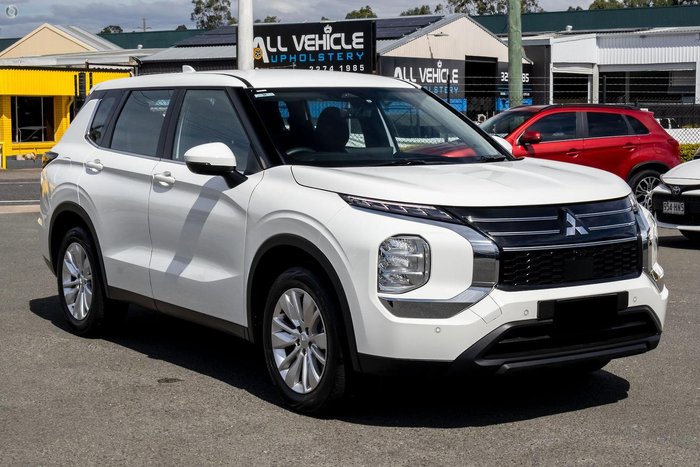2025 Mitsubishi Outlander ES