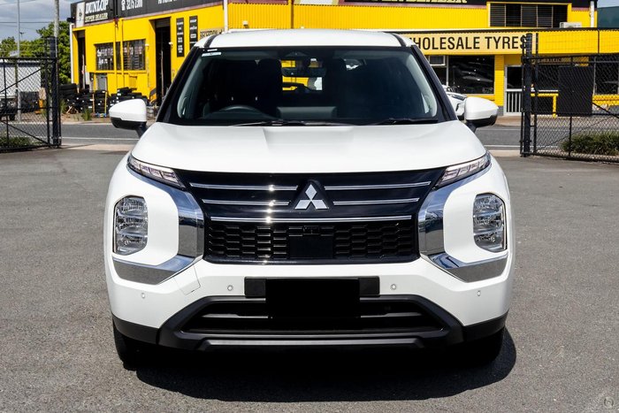 2025 Mitsubishi Outlander ES