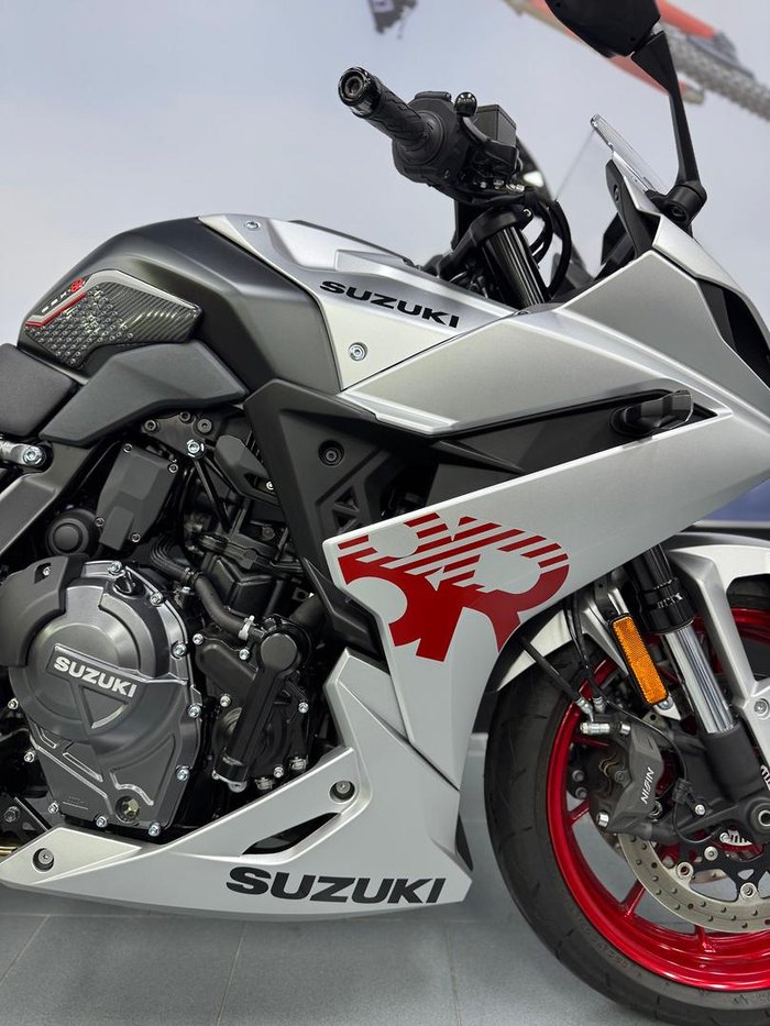 2025 Suzuki GSX-8R