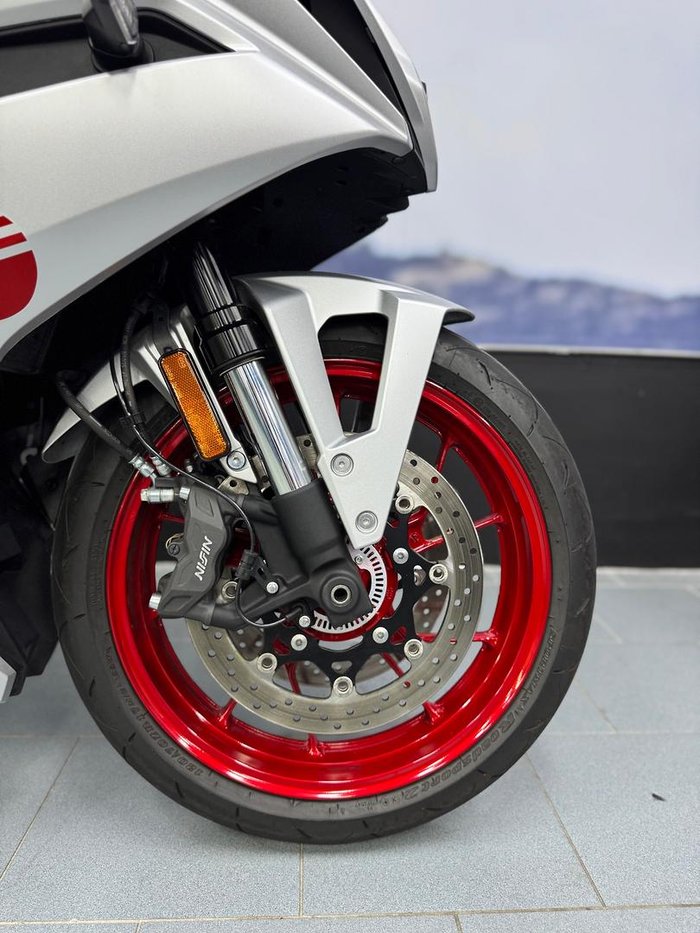 2025 Suzuki GSX-8R