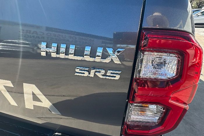 2022 Toyota Hilux SR5
