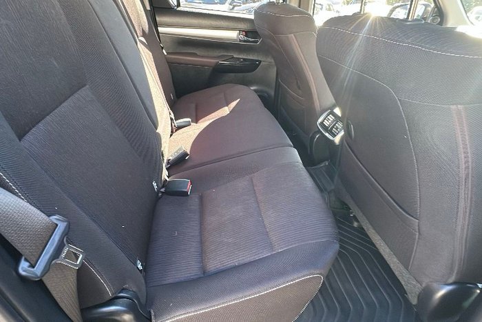2022 Toyota Hilux SR5