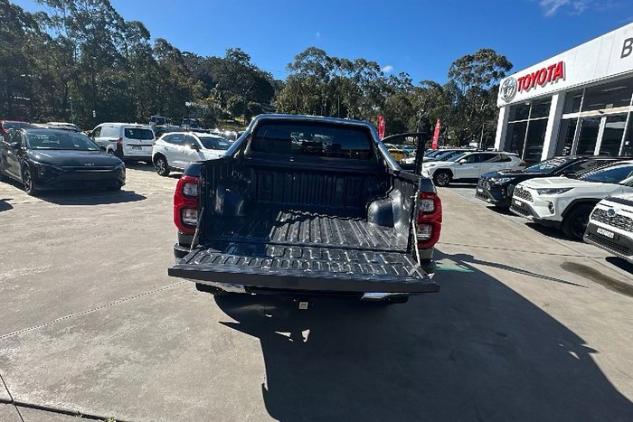 2022 Toyota Hilux SR5