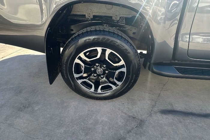 2022 Toyota Hilux SR5