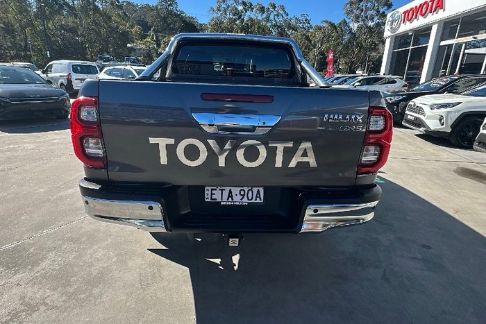 2022 Toyota Hilux SR5