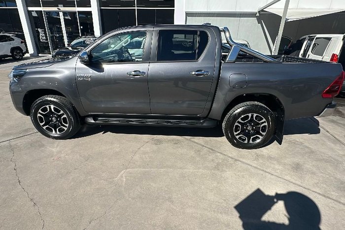 2022 Toyota Hilux SR5