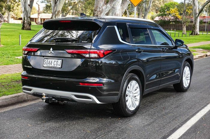 2022 Mitsubishi Outlander LS