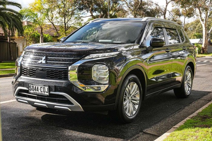 2022 Mitsubishi Outlander LS