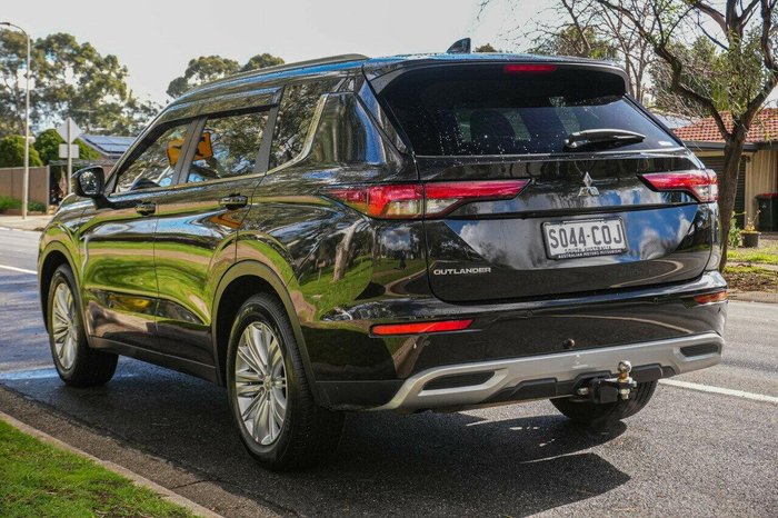 2022 Mitsubishi Outlander LS