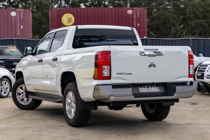 2025 Mitsubishi Triton GLX+