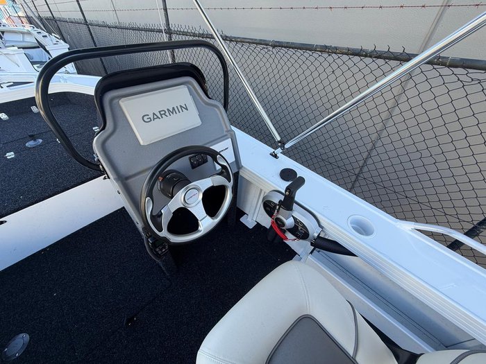 2027 QUINTREX 450 Top Ender