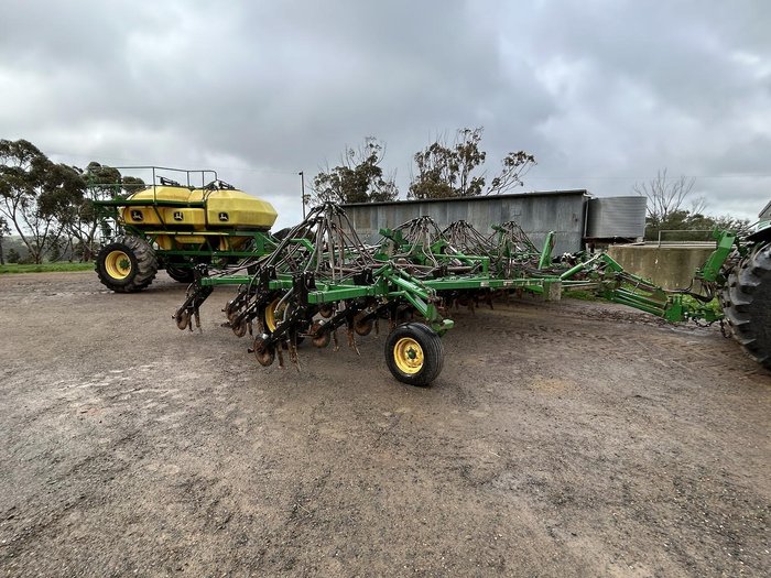 2011 John Deere 1870