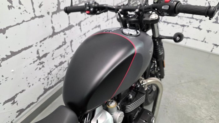 2026 Triumph Bonneville Bobber Bobber Black