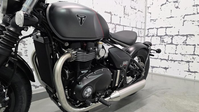 2026 Triumph Bonneville Bobber Bobber Black