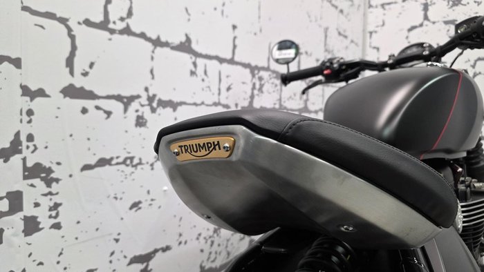2026 Triumph Bonneville Bobber Bobber Black