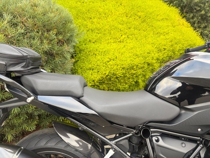 2022 BMW Motorrad R 1250 R TRIPLE BLACK Black