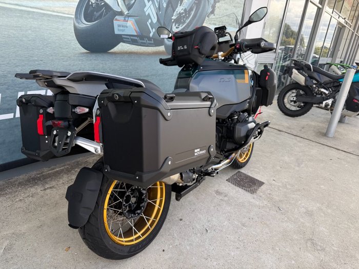 2025 BMW Motorrad R 1300 GS ADVENTURE OPTION 719 Aurelius Green Metallic Matt