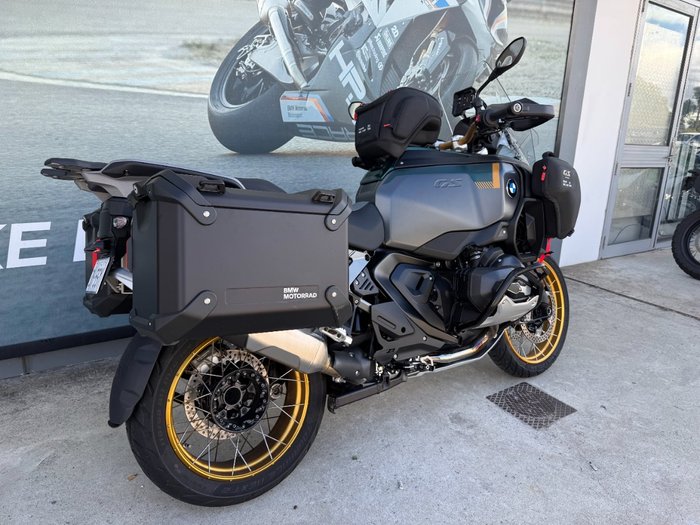 2025 BMW Motorrad R 1300 GS ADVENTURE OPTION 719 Aurelius Green Metallic Matt