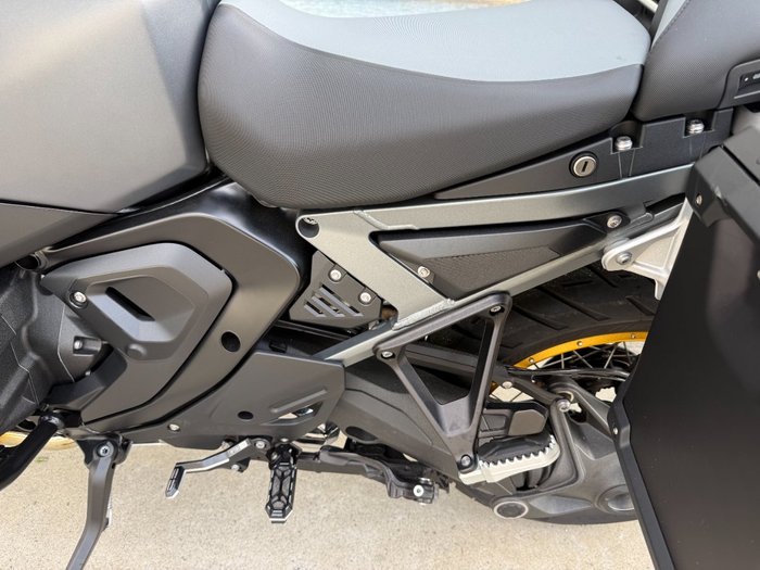 2025 BMW Motorrad R 1300 GS ADVENTURE OPTION 719 Aurelius Green Metallic Matt