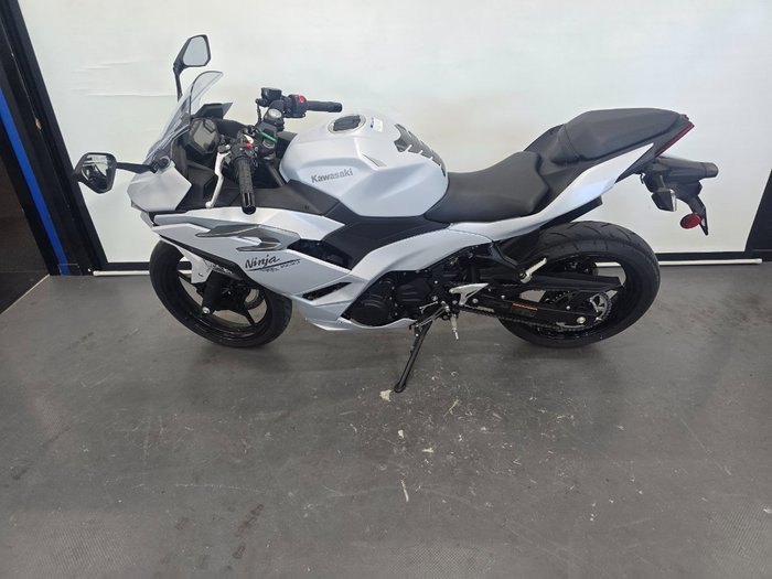 2024 Kawasaki 2024 Kawasaki 500CC Ninja 500 White