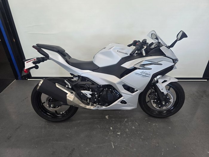2024 Kawasaki 2024 Kawasaki 500CC Ninja 500 White