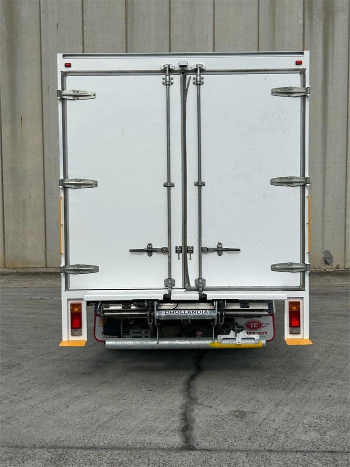 2023 Hino 300