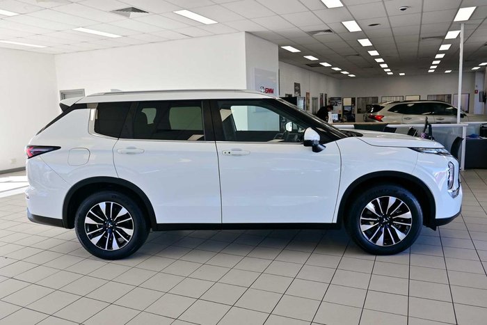 2025 Mitsubishi Outlander LS