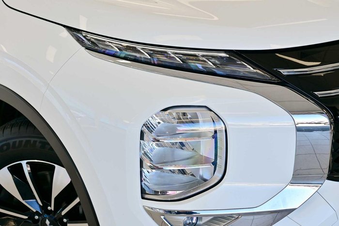 2025 Mitsubishi Outlander LS